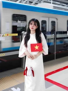 Viral Lunar New Year Photoshoot Trend at Ho Chi Minh City Metro Line 1 - image 0