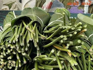 Inside Hanoi's Largest Dong Leaf Market Bustling for Tet Holiday - image 0