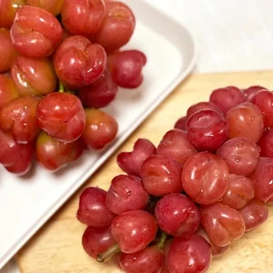 Inside the Luxurious Japanese Grapes: Why This Premium Fruit Costs Over $85 a Bunch - image 1
