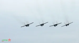 Awe-Inspiring Training: Su-30MK2 Fighters and Military Helicopters - image 3