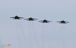 Awe-Inspiring Training: Su-30MK2 Fighters and Military Helicopters - image 6