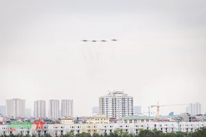 Awe-Inspiring Training: Su-30MK2 Fighters and Military Helicopters - image 0