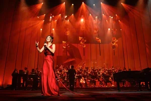 Hong Nhung Reimagines Hanoi Memories with Iconic Loudspeakers at Live Concert - image 4