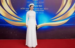 Giang My and Ngoc Chau Shine in Elegant White Ao Dai - image 5