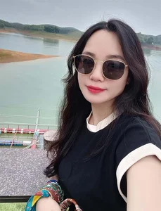 The Youthful Elegance of Actor Phu Don’s Wife 25 Years His Junior - image 3