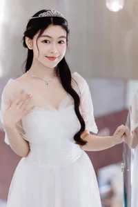 Inside the Glamorous 19-Year-Old Life of Quyen Linh’s Daughter Lọ Lem - image 6