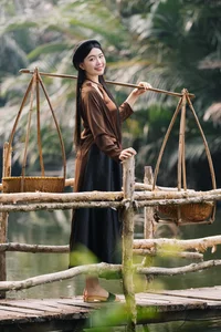 Inside the Glamorous 19-Year-Old Life of Quyen Linh’s Daughter Lọ Lem - image 4