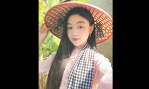 Inside the Glamorous 19-Year-Old Life of Quyen Linh’s Daughter Lọ Lem - image 8