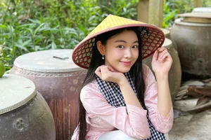 Inside the Glamorous 19-Year-Old Life of Quyen Linh’s Daughter Lọ Lem - image 5