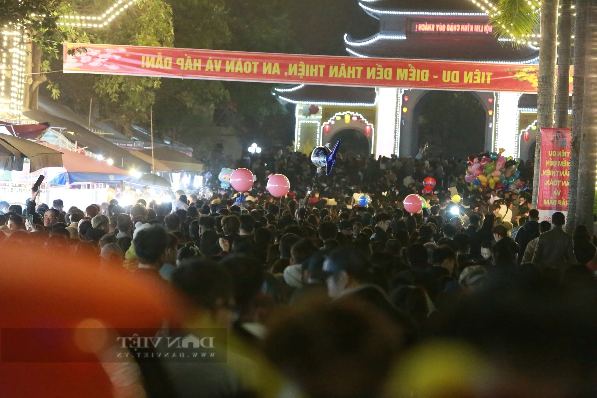 Thousands Flock to Bac Ninh Festival to Celebrate Traditional Vietnamese Culture