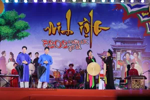 Thousands Flock to Bac Ninh Festival to Celebrate Traditional Vietnamese Culture - image 5