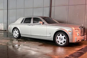 Rare 18-Year-Abandoned Rolls-Royce Phantom Listed for Sale in Hanoi - image 6