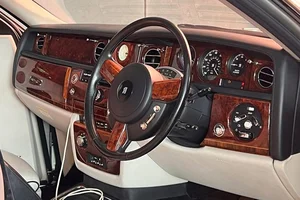 Rare 18-Year-Abandoned Rolls-Royce Phantom Listed for Sale in Hanoi - image 3