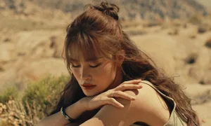 Dong Nhi Explores Paradox of Loneliness in Stunning US Desert Music Video - image 2