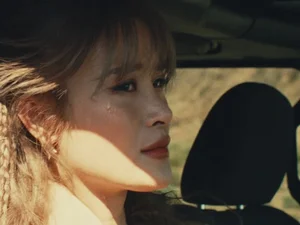 Dong Nhi Explores Paradox of Loneliness in Stunning US Desert Music Video - image 1
