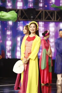 Hong Diem and VFC Actresses Shine in Traditional Thi Mau Style - image 5