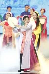 Hong Diem and VFC Actresses Shine in Traditional Thi Mau Style - image 12
