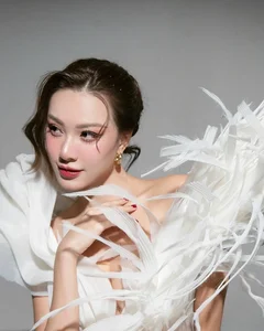 Redefining Beauty: Stunning 4K Aesthetic Portrait Gallery for 2026 - image 13