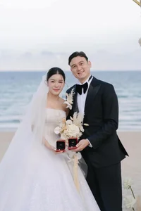 Van Lam and Yen Xuan Shine in Romantic Beachside Wedding - image 1