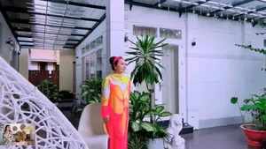 The Inspiring Life of Vietnam's First PhD People's Artist: Art, Academia, and Independent Living - image 1