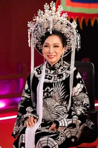 The Inspiring Life of Vietnam's First PhD People's Artist: Art, Academia, and Independent Living - image 7