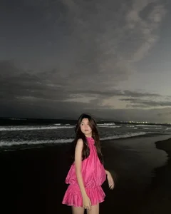 Quyen Linh’s Daughters Show Off Contrasting Styles in Stunning Beach Photos - image 3