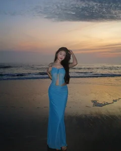 Quyen Linh’s Daughters Show Off Contrasting Styles in Stunning Beach Photos - image 5