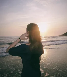 Quyen Linh’s Daughters Show Off Contrasting Styles in Stunning Beach Photos - image 7