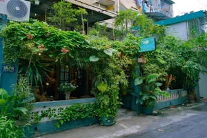Top Nostalgic Cafes in Hanoi for a Slow Living Experience - image 17
