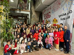 Celebrating Lunar New Year with a Massive 300-Member Family in Hanoi - image 1