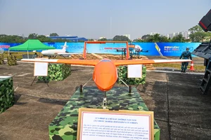 Advanced Fighter Jets and UAVs at the International Defense Expo - image 4