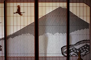 Stunning Artworks on Traditional Japanese Shoji Paper Screens - image 1