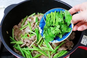 Perfect Stir-Fried Beef with Celery: The Secret Ingredient for an Unforgettable Asian Family Meal - image 4