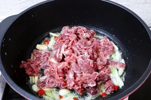 Perfect Stir-Fried Beef with Celery: The Secret Ingredient for an Unforgettable Asian Family Meal - image 5