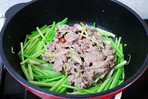 Perfect Stir-Fried Beef with Celery: The Secret Ingredient for an Unforgettable Asian Family Meal - image 1
