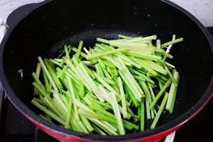 Perfect Stir-Fried Beef with Celery: The Secret Ingredient for an Unforgettable Asian Family Meal - image 6