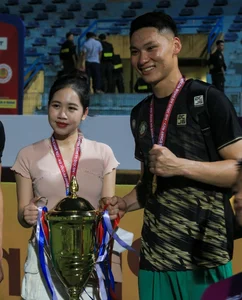 Meet the Stunning and Private Partners of Vietnam's Star Goalkeepers - image 1