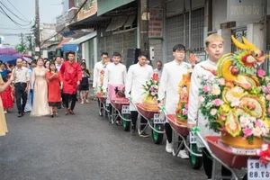 Unique Vietnamese Engagement Ceremonies: Bringing Wedding Gifts in Wheelbarrows - image 0