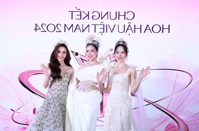 Elegant Evening Gowns: Top 15 Finalists Shine at the Miss Vietnam Beauty Pageant Gallery