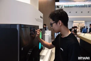 Inside the Newly Opened Samsung West Lake Premium Experience Store - image 9