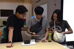 Inside the Newly Opened Samsung West Lake Premium Experience Store - image 4