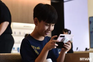 Inside the Newly Opened Samsung West Lake Premium Experience Store - image 7