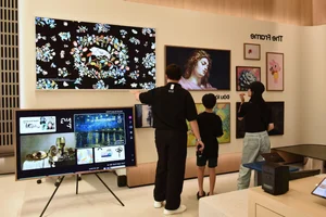 Inside the Newly Opened Samsung West Lake Premium Experience Store - image 2