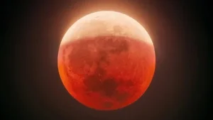 Rare Blood Moon to Grace Vietnam's Skies During the Lantern Festival - image 8