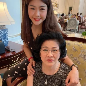 Captain Huynh Ly Dong Phuong Radiates Grace Amid Rumors - image 5