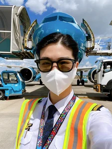 Captain Huynh Ly Dong Phuong Radiates Grace Amid Rumors - image 1