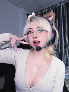 VCS Female Esports Referee Stuns Fans with Gorgeous Bikini Photoshoot - image 6