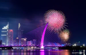Spectacular Fireworks Over Ho Chi Minh City Celebrating 50 Years of Unity - image 4