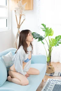 193iKkyu3 Fantia March 2024 Collection: Micro Bikini Sweatshirt Trend - image 4