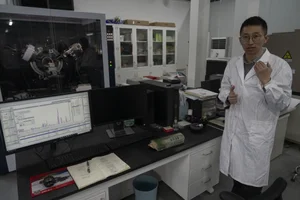 Inside the Ancient Relic Restoration Lab of the Forbidden City - image 6